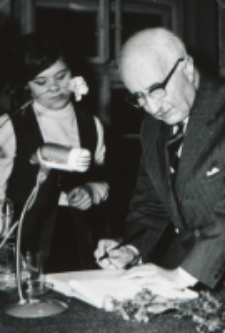 Prof. W. Tatarkiewicz na KUL-u (maj 1970 r.) : i oczywiście ... autografy.