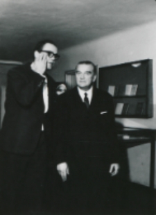 Ambasador USA Gronouski zwiedza Bibliotekę Uniwersytecką KUL 1968 r.