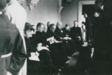 Sob&oacute;r Watykański II, 23-25.VIII.1961 : zradiofonizowane korytarze r&oacute;wnież wypełnione po brzegi