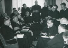 Ethos polskiego charakteru, 27-29. VIII. 1964 : ... a także żywe dyskusje mają miejsce w czasie popołudniowych konwersatori&oacute;w