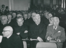 Aula wypełniona słuchaczami. Jedyny "Cywil" - Red. K. Turowski sprawozdawca Zeszyt&oacute;w Naukowych KUL