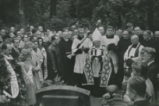 Modły przy grobach rektor&oacute;w, prof., pracownik&oacute;w i wychow. KUL.