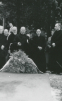 Składanie wieńc&oacute;w na grobach rektor&oacute;w, prof., pracownik&oacute;w, wychowank&oacute;w KUL.