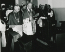 Uroczysta msza św. w Kościele Akadem. : na zdjęciu Ks. Kardynał Stefan Wyszyński.