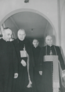 Część 1. Z pobytu J. Em. Ks. Stefana Kardynała Wyszyńskiego - Prymasa Polski na KUL-u. : W drodze do Auli Uniwersyteckiej ...