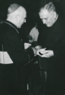 Opłatek na KUL 14. XII. 1966 - Składanie życzeń. Ks bp P. Kałwa i Ks. Rektor