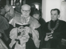 Inauguracja roku akademickiego 1965/66 : [od lewej] ks. Wł. Poplatek, ks. J. Rybczyk