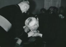 Wręczanie dyplom&oacute;w : ... Dr. J. Kurancowi.