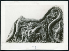 Fragment tego samego rydwanu - Gorgona dusząca lwy