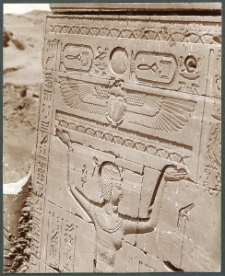 Denderah. Pharaon soulevant le ciel