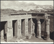 Luxor - Thébes - Cour dans le Temple de Medinet-Habou