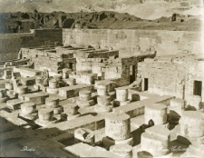 Medina Tabou. Broken columns